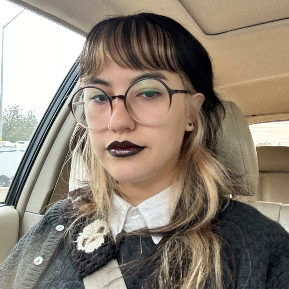 Meet your Posher, Abigail